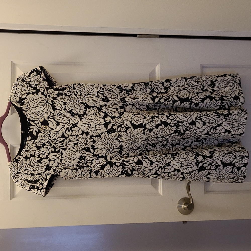 Black capped sleeved dress